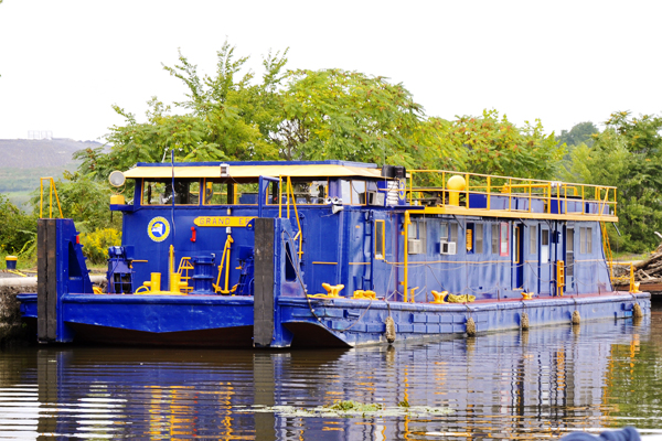 15_ny_canal_quarters_barge.jpg