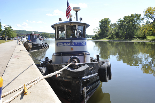 8_tug_boat_alley.jpg